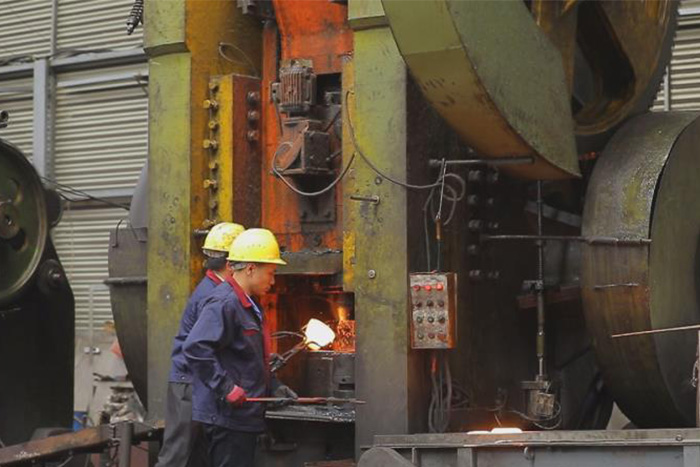 海伦网架配件车间